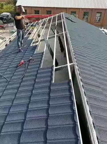 彩石金属瓦 现代钢结构屋面的革新之选，为建筑注入蓝色魅力