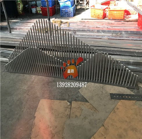 不锈钢景观假山雕塑 峰峦叠嶂的艺术与幕墙材料的创新应用